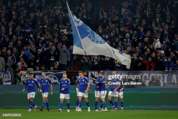 Dominick Drexler of FC Schalke 04 celebrates with teammates after scoring the team's first goal during the Bundesliga match between FC Schalke 04 and...