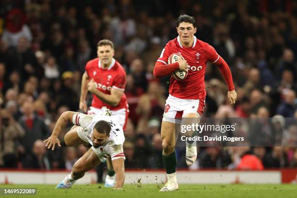 Louis Rees-Zammit of Wales breaks with the ball before scoring their side's first try of the match during the Six Nations Rugby match between Wales...