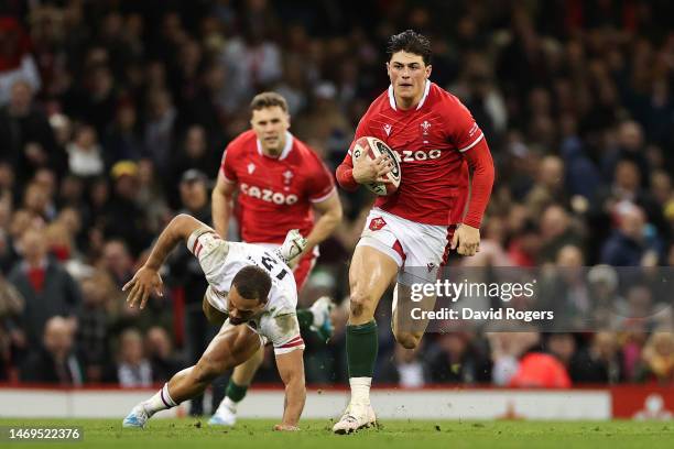 Louis Rees-Zammit of Wales breaks with the ball before scoring their side's first try of the match during the Six Nations Rugby match between Wales...