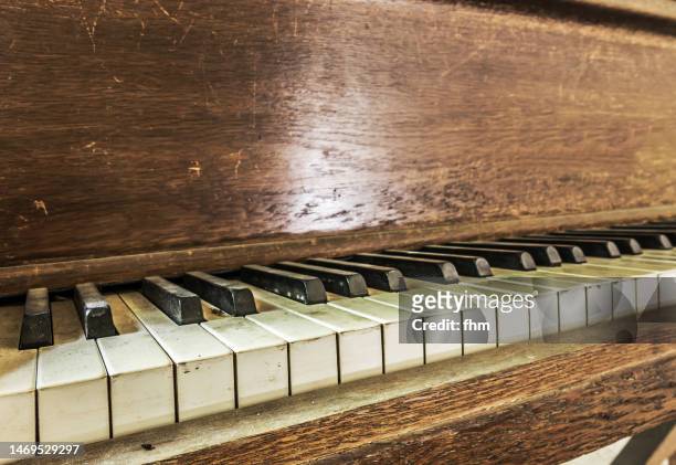 piano keyboard - broken musical instrument stock pictures, royalty-free photos & images