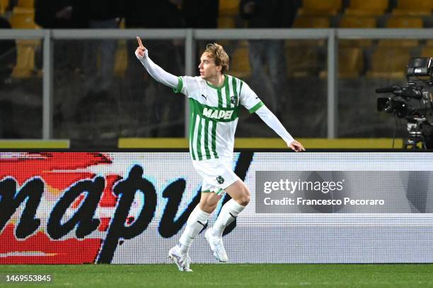 Kristian Thorstvedt of US Sassuolo celebrates after scoring the team's first goal during the Serie A match between US Lecce and US Sassuolo at Stadio...