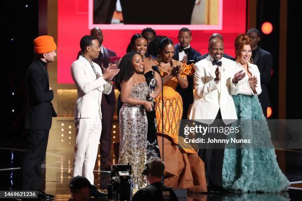 Chris Perfetti, Tyler James Williams, Quinta Brunson, Janelle James, Sheryl Lee Ralph, William Stanford Davis and Lisa Ann Walter accept the...