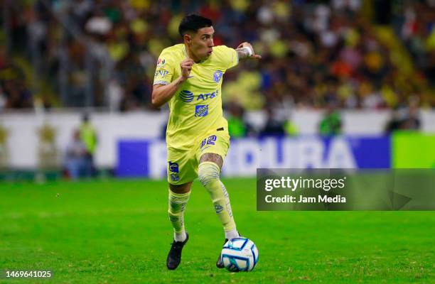 Leonardo Suarez of America drives the ball during the 9th round match between Atlas and America as part of the Torneo Clausura 2023 Liga MX at...