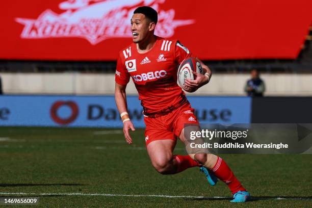 Shinsuke Iseki of Kobelco Kobe Steelers runs with ball during the League One match between Kobelco Kobe Steelers and Saitama Panasonic Wild Knights...