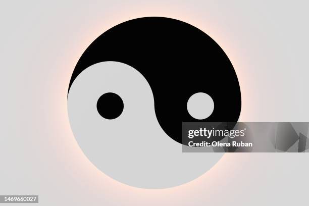 yin yang sign. - fu ying foto e immagini stock