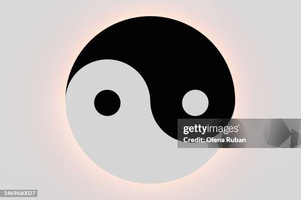 yin yang sign. - yin och yang bildbanksfoton och bilder