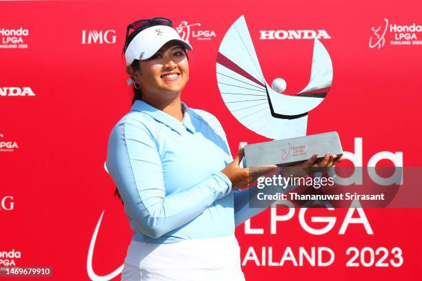 Lilia Vu of United State poses with the trophy on the 18th green after winning the 2023 Honda LPGA Thailand at Siam Country Club on February 26, 2023...