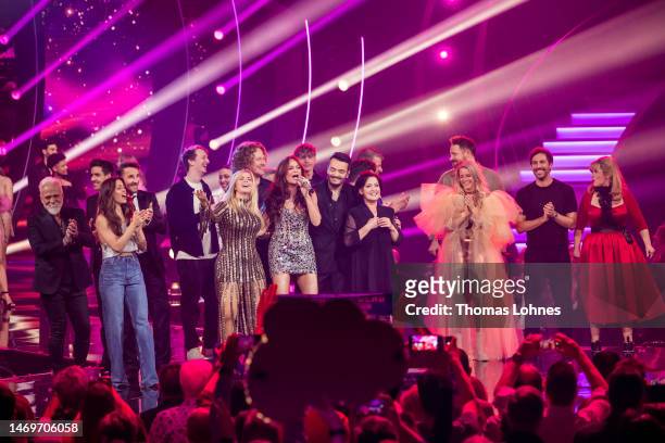 Giovanni Zarella performs with Andrea Berg, Roland Kaiser, Vanessa Mai and the performed singers to the final picture on stage during the Giovanni...