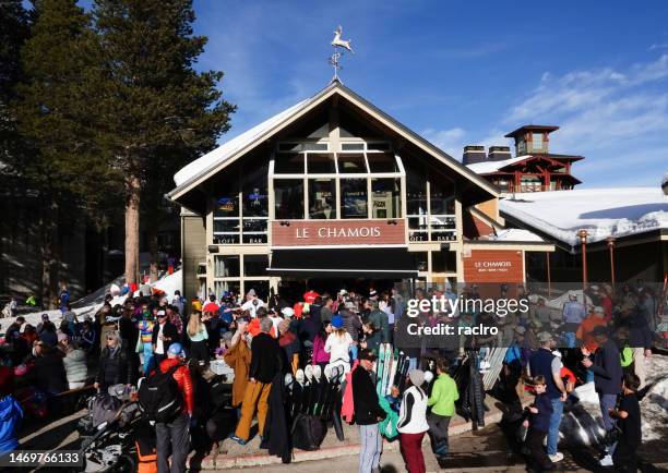 large crowd enjoying apres ski at the base of palisades tahoe ski resort, california. - palisades tahoe stock pictures, royalty-free photos & images