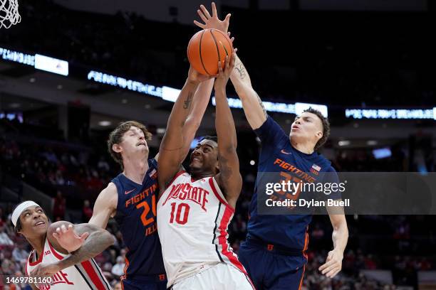 Brice Sensabaugh of the Ohio State Buckeyes attempts a layup while being guarded by Matthew Mayer and Coleman Hawkins of the Illinois Fighting Illini...