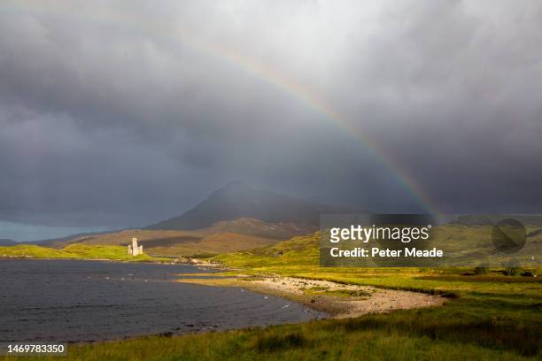 rainbow over loch assynt and ardvreck castle - sutherland scotland bildbanksfoton och bilder