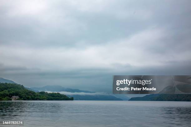 loch long under overcast skies - long - fotografias e filmes do acervo