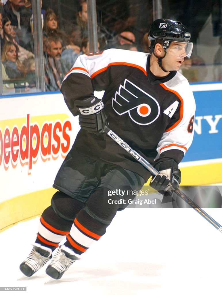 Mike Recchi Mark Recchi of the Philadelphia Flyers skates against the Toronto ...