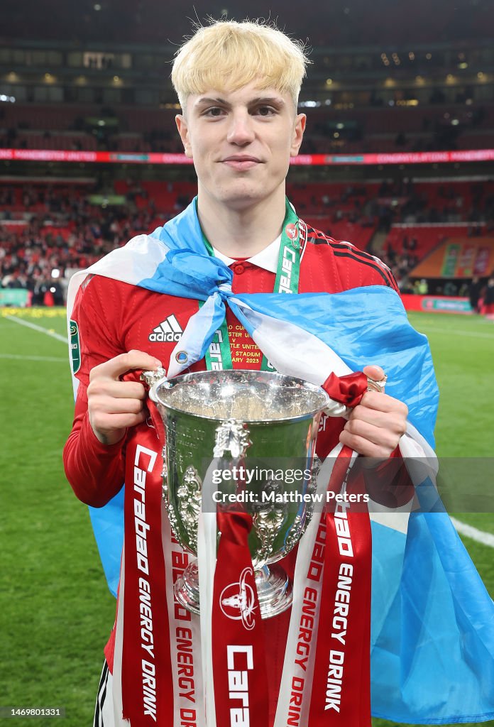 Gharnacho Alejandro Garnacho of Manchester United celebrate with the trophy ...
