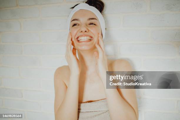 natural beauty - hair band stock pictures, royalty-free photos & images