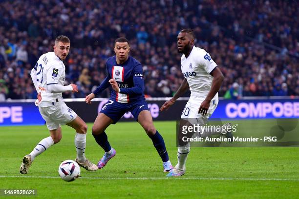 Kylian Mbappe of Paris Saint-Germain runs with the ball during the Ligue 1 match between Olympique Marseille and Paris Saint-Germain at Orange...