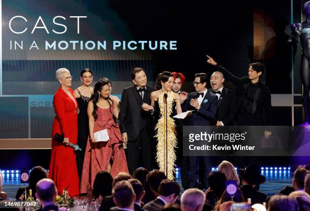 Jamie Lee Curtis, Jenny Slate, Stephanie Hsu, James Hong, Michelle Yeoh, Andy Le, Ke Huy Quan, Brian Le, and Harry Shum Jr. Accept the Outstanding...