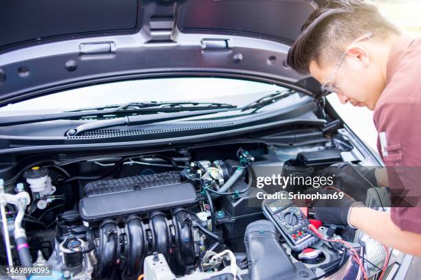 car service, repair, maintenance and people concept - officials are investigating the problem of starting a non-stick engine. - non motorised vehicle stock pictures, royalty-free photos & images