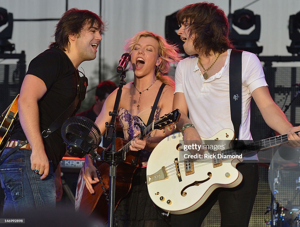 Nester Perry Neil Perry, Kimberly Perry and Reid Perry of The Band Perry perform ...