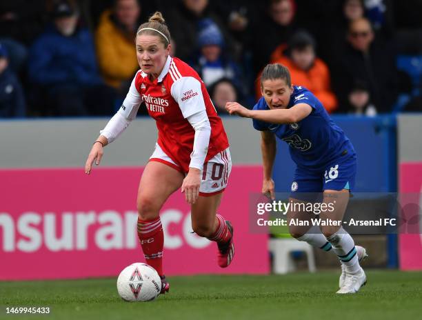 Kim Little of Arsenal takes on Jelena Cankovic of Chelsea during the WSL match between Chelsea Women and Arsenal Women at Kingsmeadow on February 26,...