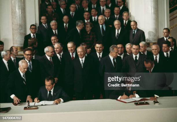With Kremlin leaders and presidential aides looking on, US President Richard Nixon and General Secretary of the Communist Party of the Soviet Union...
