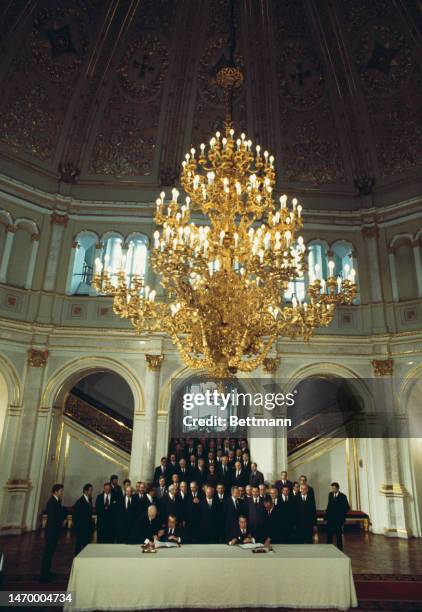 With Kremlin leaders and presidential aides looking on, US President Richard Nixon and General Secretary of the Communist Party of the Soviet Union...