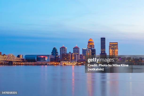 dusk in louisville, kentucky - louisville stock pictures, royalty-free photos & images