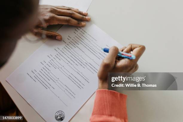 mature student taking language exam - examinations imagens e fotografias de stock