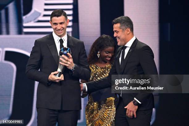 Eniola Aluko and Julio Cesar present the Men's Best Goalkeeper award to Emiliano Martinez during The Best FIFA Football Awards 2022 on February 27,...