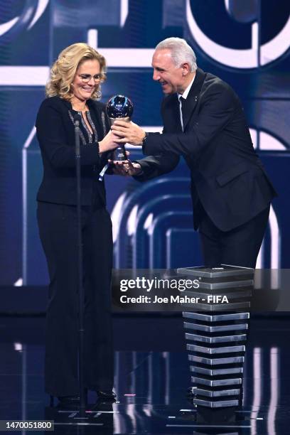 Hristo Stoichkov presents Sarina Wiegman with the Best FIFA Women's Football Coach 2022 award during The Best FIFA Football Awards 2022 on February...