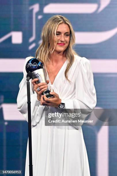 Alexi Putellas poses with the Best FIFA Women's Player 2022 award during The Best FIFA Football Awards 2022 on February 27, 2023 in Paris, France.