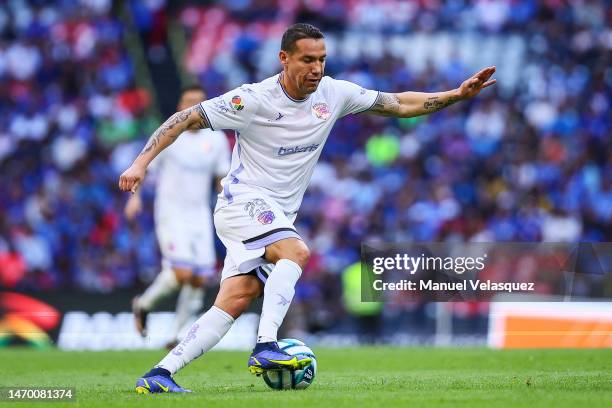 Jesús Dueñas of Juarez FC kicks the ball during a 9th round match between Cruz Azul and FC Juarez as part of Torneo Clausura 2023 Liga MX at Azteca...