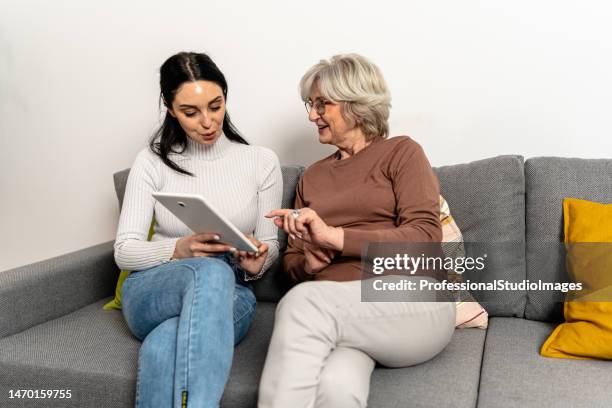 i want to teach you how to use tablet - hands holding tablet a pair of glasses stock pictures, royalty-free photos & images