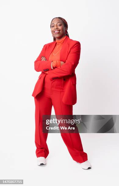 confident entrepreneur - roter anzug stock-fotos und bilder