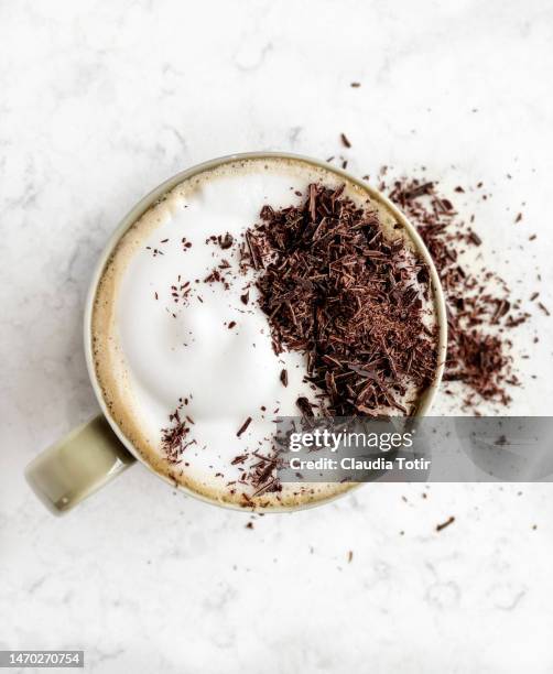 cup of hot chocolate on white background - coffee with chocolate stock-fotos und bilder