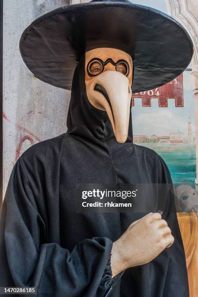 dottore della peste, secolo  xvii, venice, italy. famous plague .doctor mask - xvii° secolo 個照片及圖片檔