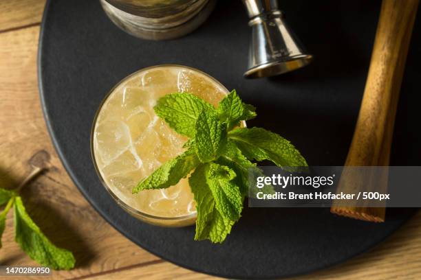 close-up of mint leaves on table,united states,usa - mint julep stock-fotos und bilder