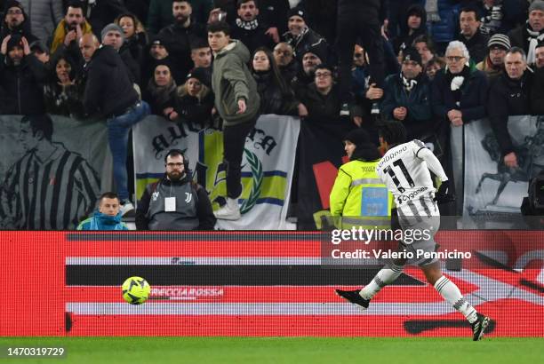 Juan Cuadrado of Juventus celebrates after scoring the team's first goal during the Serie A match between Juventus and Torino FC at Allianz Stadium...