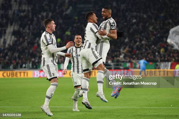 Gleison Bremer of Juventus celebrates with team mates after scoring to give the side a 3-2 lead during the Serie A match between Juventus FC and...
