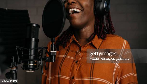 young black woman recording in a studio - musica soul imagens e fotografias de stock