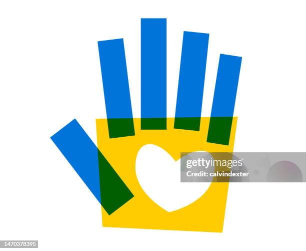 stockillustraties, clipart, cartoons en iconen met heart shape on human hand - vrijgevigheid