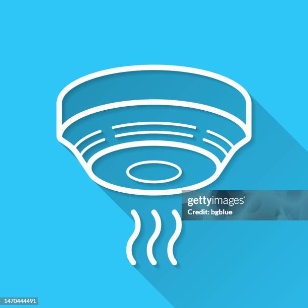 ilustraciones, imágenes clip art, dibujos animados e iconos de stock de detector de humo. icono sobre fondo azul - diseño plano con sombra larga - smoke-detector-with-smoke