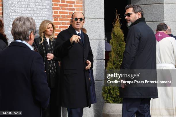 Cristina Valls Taberner, Felix Revuelta and Kilian Revuelta on their arrival at the Sacramental Cemetery of San Justo to say their last goodbyes to...