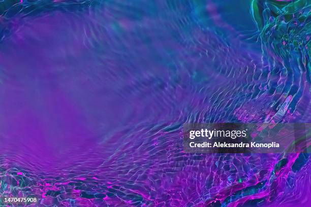 ethereal dark holographic purple, pink, green  transparent water surface texture with ripples, splashes, waves - nightclub bathroom stockfoto's en -beelden