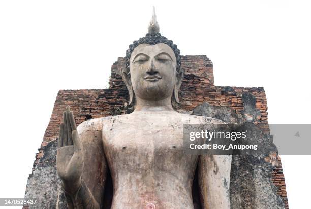 the phra attharot buddha situated in wat saphan hin temple a 700 years’ ago temple located in the western zone of the sukhothai historical park. - theravada stock pictures, royalty-free photos & images