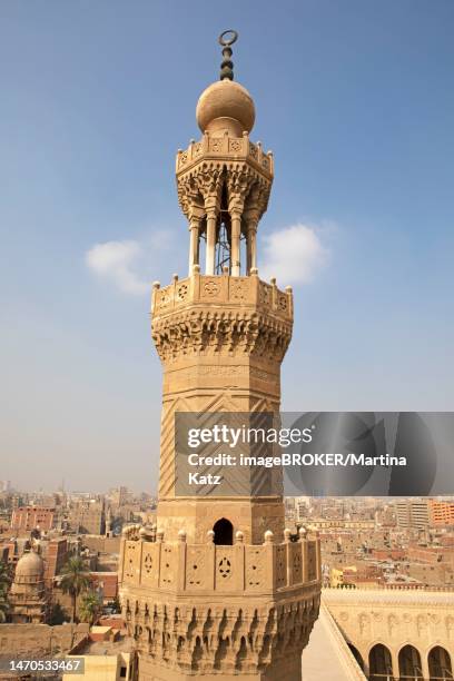 minaret from the city gate bab zuweila, old city in the back, cairo, egypt - porta da cidade imagens e fotografias de stock