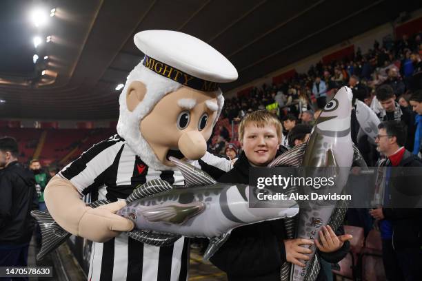 Harry Haddock Inflatable 41 Mighty Mariner Stock Photos, High-Res Pictures, and Images - Getty ...