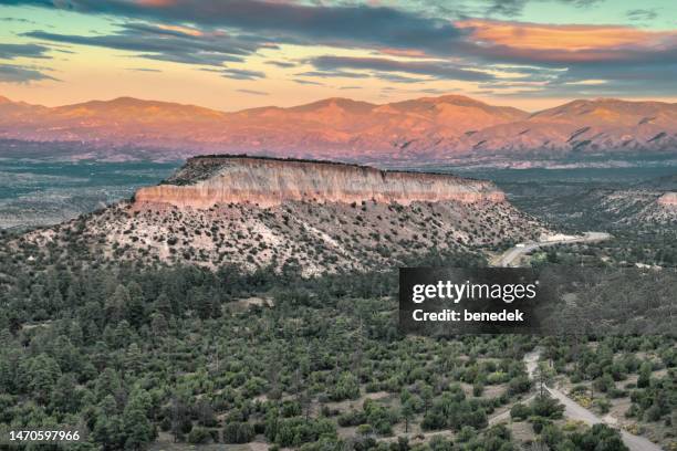 landscape new mexico usa pajarito plateau mesa sangre de cristo mountains - santa fe stockfoto's en -beelden