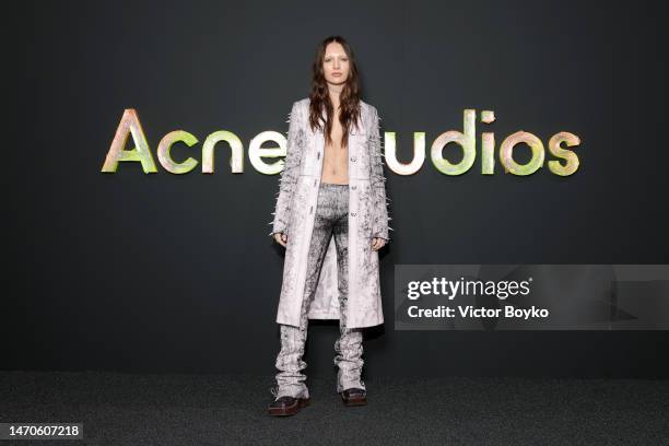 Maddie Ziegler attends the Acne Studios Womenswear Fall Winter 2023-2024 show as part of Paris Fashion Week on March 01, 2023 in Paris, France.