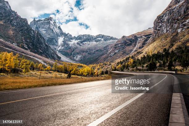 mountain road - mountain roads stock pictures, royalty-free photos & images